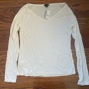 Ann Taylor White long sleeve V t shirt in medium for Women. New with 🏷️